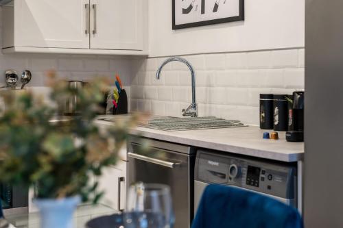 Apartamento Gorgeous 2 Bed Apt - Waterfront, Parking & Balcony - Sleeps 6!