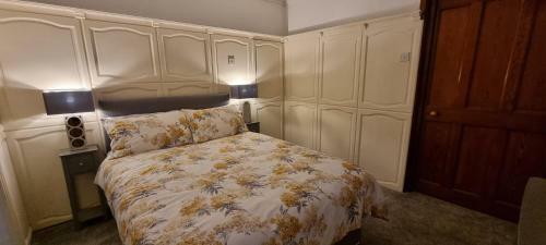 Modern And Spacious 2 Bedroom Apartment With Free Parking