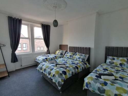Apartamento 7 Beds Sleeps 9 2 Miles (7 Mins) From Newcastle Centre
