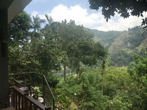Bed & Breakfast Raveena Guest House