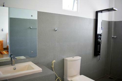 Bed & Breakfast Raveena Guest House