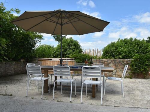 Holiday Home Les Volets Bleus Baguermorvan