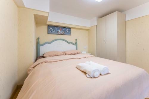 Locals Apartment House 24