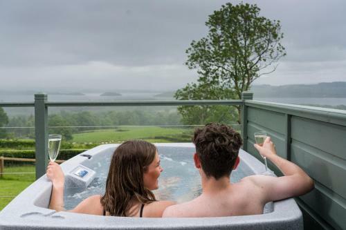 Bonnie Barns - Luxury Glamping With Hot Tubs