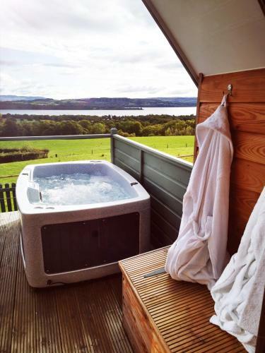 Bonnie Barns - Luxury Glamping With Hot Tubs