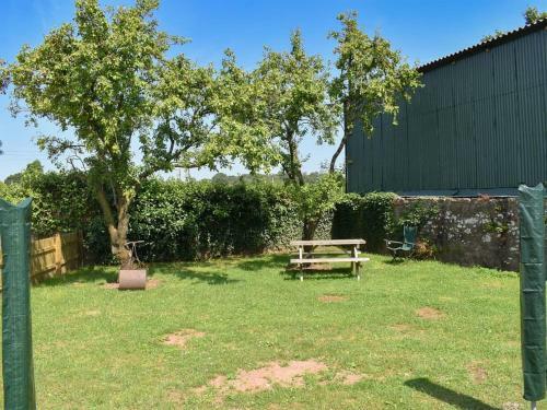 Lambing Shed - Uk12380