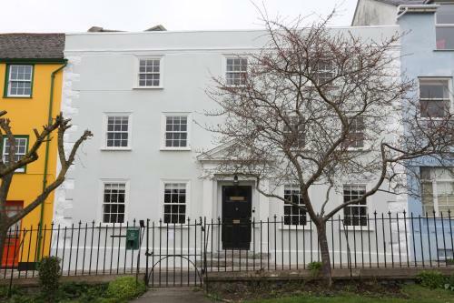 Monmouth House Apartments