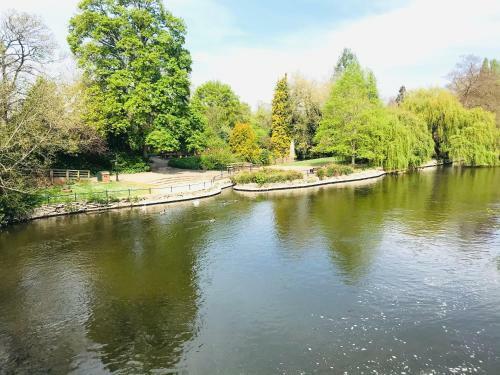 Aston Henry James Double Room At Riverside Location