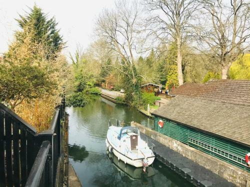 Aston Henry James Double Room At Riverside Location