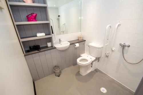 Hotel Gulliver's Valley, M1, Jct 31