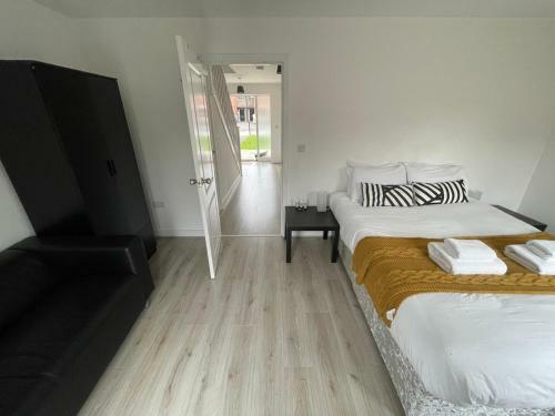 Hostal Large Bright King Sized Room - Short Walk From Cc