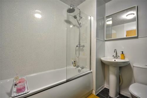 Manchester Townhouse By Bevolve - 4 Bedrooms - Free Parking