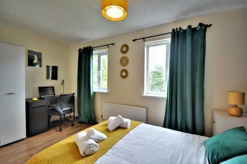 Manchester Townhouse By Bevolve - 4 Bedrooms - Free Parking
