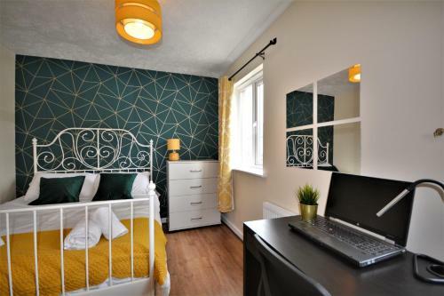 Manchester Townhouse By Bevolve - 4 Bedrooms - Free Parking