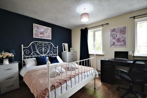 Manchester Townhouse By Bevolve - 4 Bedrooms - Free Parking