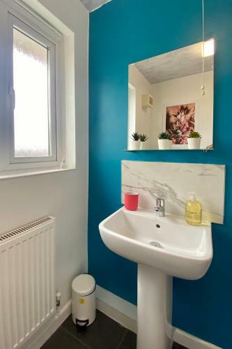 Manchester Townhouse By Bevolve - 4 Bedrooms - Free Parking