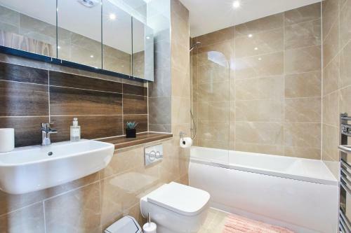 Beautiful 5 Bed House Manchester Sleeps8 Wparking