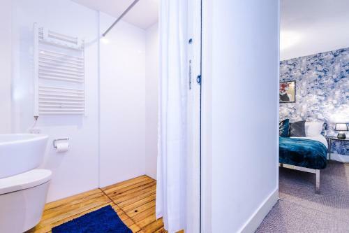 Rest & Recharge At Ash House Near Mediacityuk