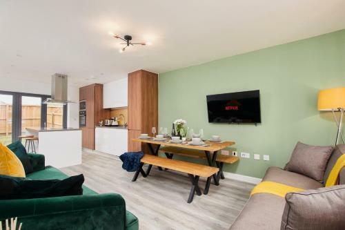 Exquisite 5 Bedroom Manchester House Sleeps8 Wparking