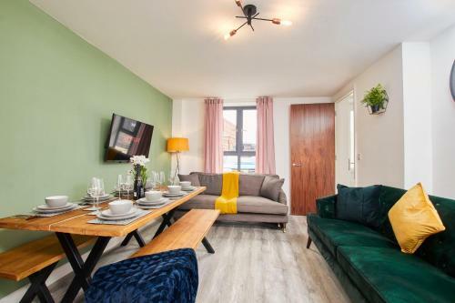Exquisite 5 Bedroom Manchester House Sleeps8 Wparking