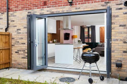 Exquisite 5 Bedroom Manchester House Sleeps8 Wparking