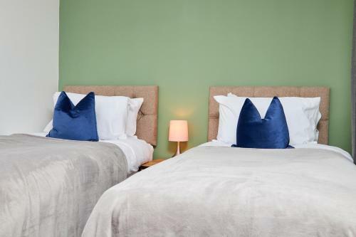 Exquisite 5 Bedroom Manchester House Sleeps8 Wparking