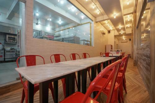 Hotel Reddoorz Plus At Jalan Veteran Palembang