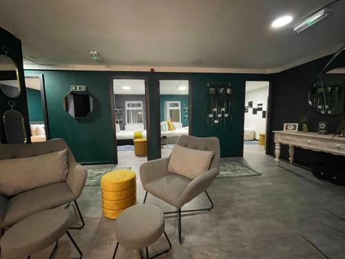 Lovely Party House - Centrally Located