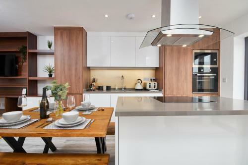 Stunning 5 Bed House In Manchester Sleeps8 Wparking