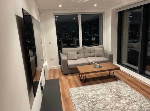 Luxury Apartment Manchester With Balcony Views