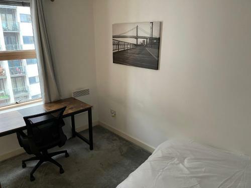 Private Double Bedroom In City Centre Area