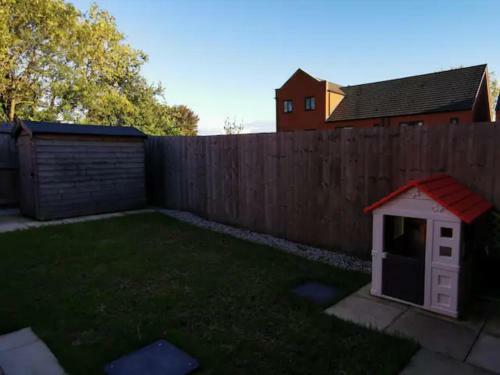 Entire 3 Bedroom House Manchester Free Parking