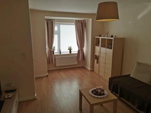 Entire 3 Bedroom House Manchester Free Parking