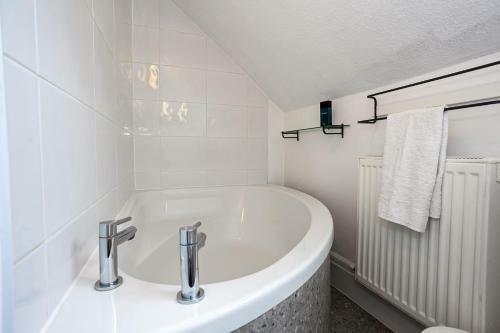Cosy 2 Bed Apartment - Close To Leeds Centre