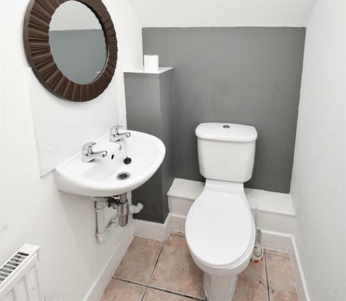 Foxley Place: Mk City House For Large Groups