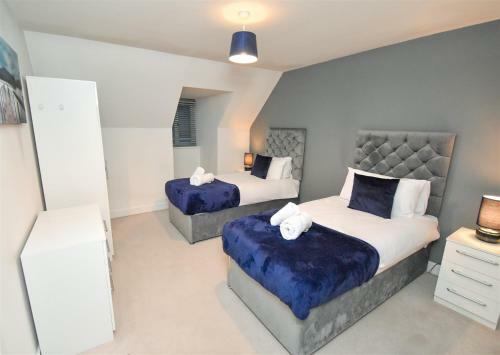 Foxley Place: Mk City House For Large Groups