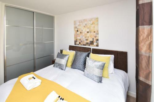 Apartamento Milton Keynes Hub - Prime Location, Free Underground Parking