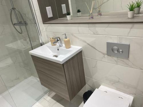Central Location, Parking, Wi-fi, Modern Apartment