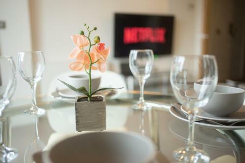 Stylish One Bed Apartment Central Mk- The Hub