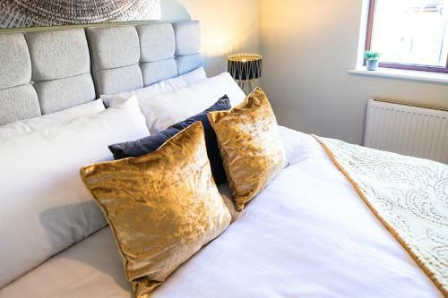 Executive Perivale Apartment By Crew Homes
