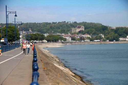 Sea Watch Seafront Holiday House