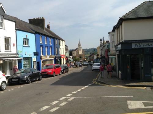 Hostal Madtom Seafood Cafe Bar & Guest Rooms