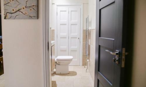 Rosecroft, Beautiful Large Home, Next To Celtic Manor & Icc