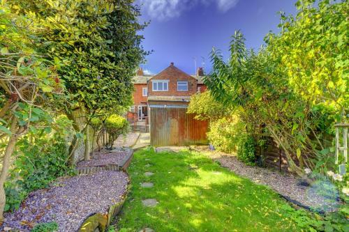 Mbiz House - Newly Refurbed, Sleeps 9, En-suite