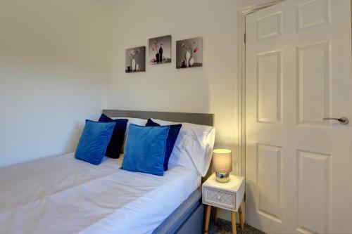 Mbiz House - Newly Refurbed, Sleeps 9, En-suite