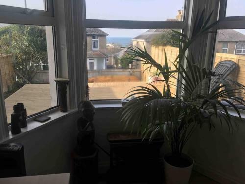 Apartamento Sea Views With Large Deck, 2 Mins From Beach/town