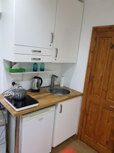 Apartamento Live Beautiful Studio West London, Free Parking