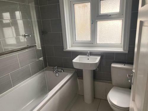 The Hide Away, Modern Rooms With Private Bathroom