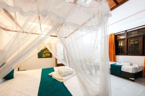 Primetime Hotel