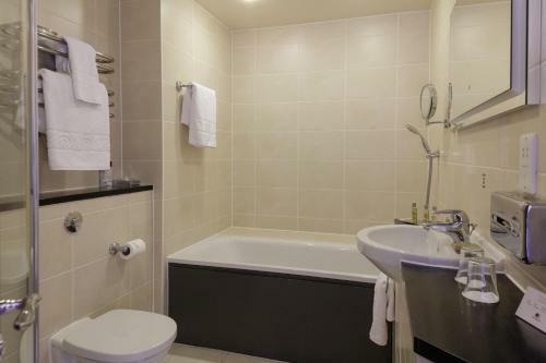 Hotel The Cambridge Belfry - Qhotels